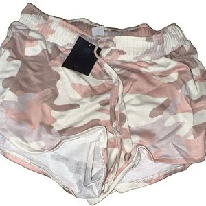 Onzie Camo soft shorts size M/L NWT